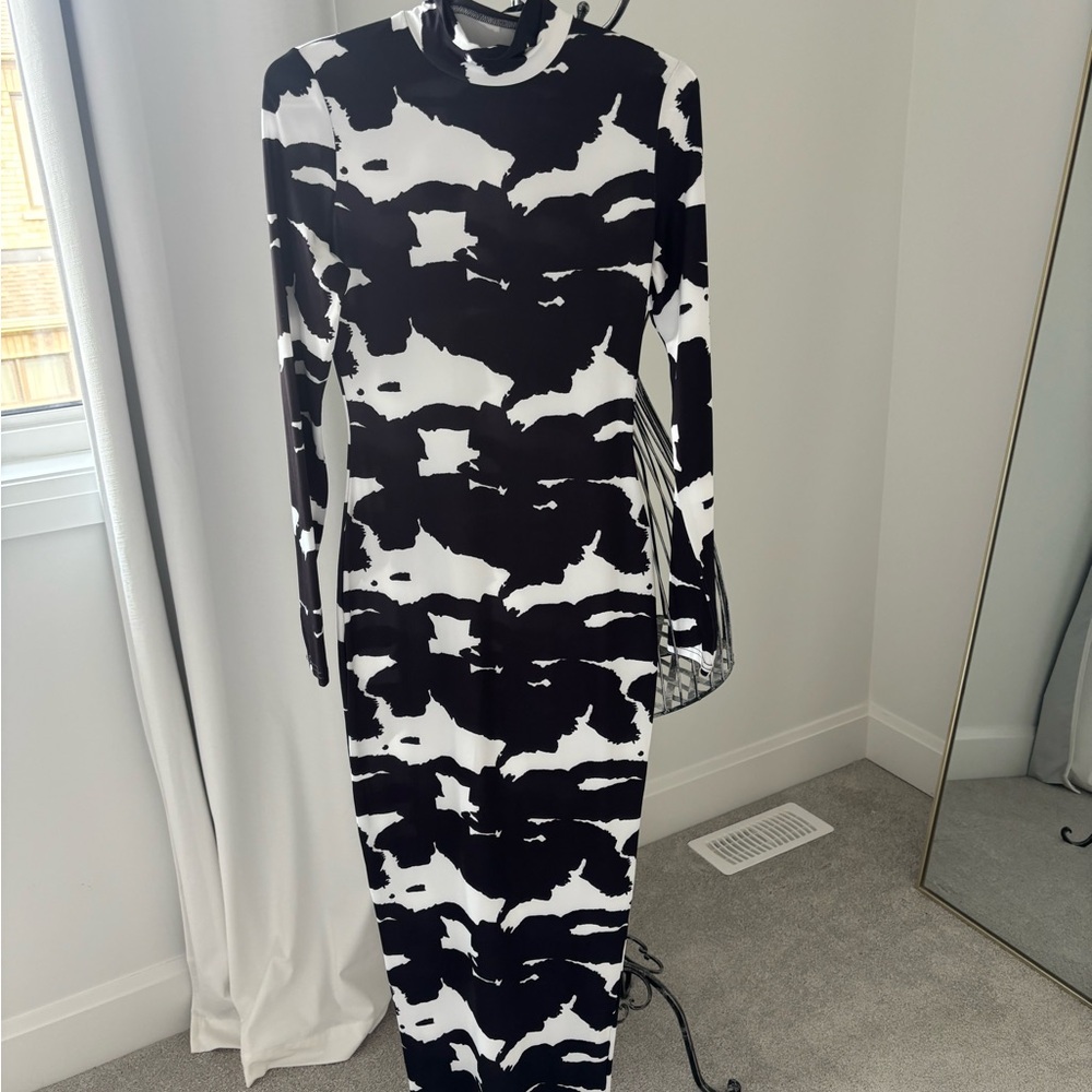 Black and White Patterned Women's Dress